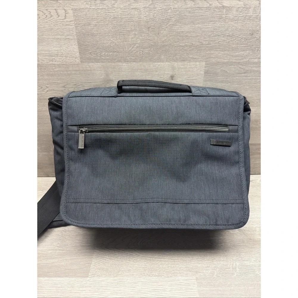 Samsonite Modern Utility Messenger Bag Laptop, Black Sleek Design Dividers